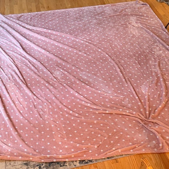 Kate Spade Blush Pink Polka Dot Throw 100 inches x 100 inches - Picture 1 of 6